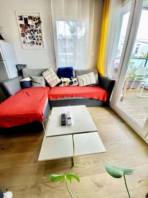 Cosy - Balcon - Parking Gratuit - 10min Centre Cenon