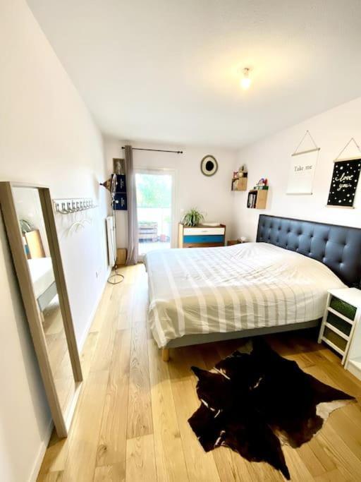 Appartement Cosy - Balcon - Parking Gratuit - 10min Centre