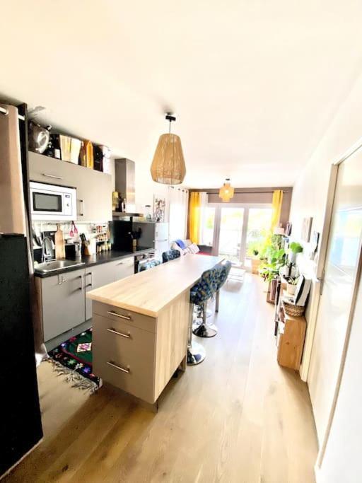 Appartement Cosy - Balcon - Parking Gratuit - 10min Centre Cenon